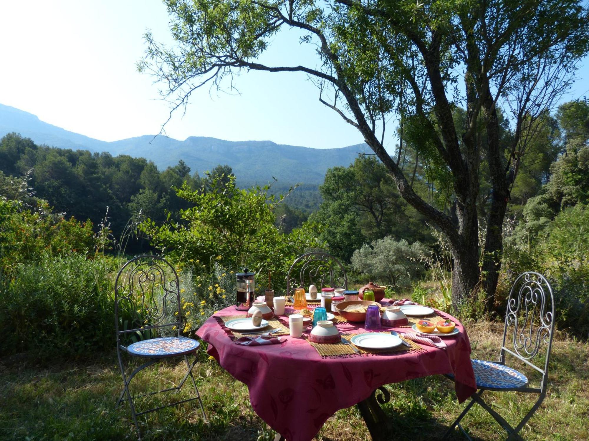 Bed and Breakfast Le Deffend Vieux Trets Esterno foto